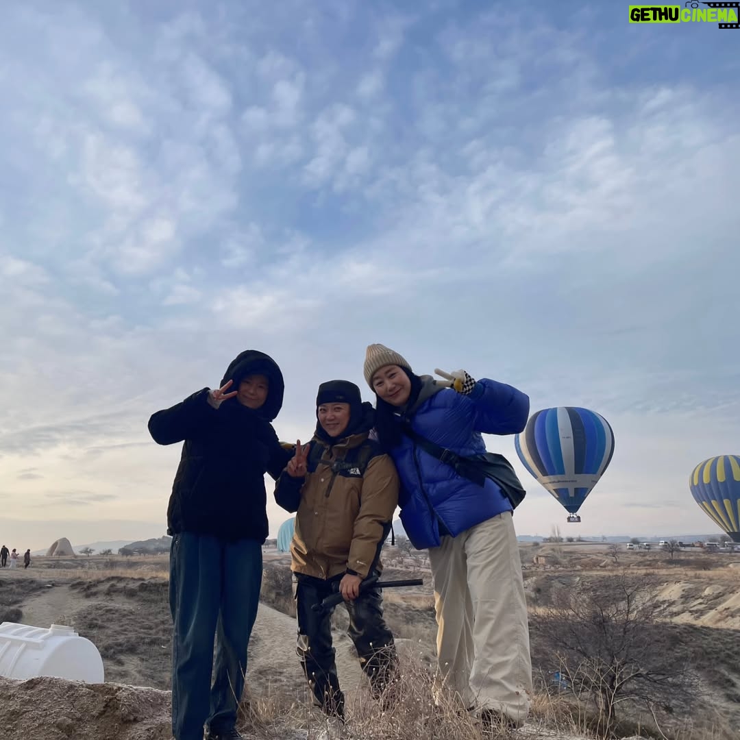 Kim Sook - 25.6K Likes - 땡땡이들이 원하던 3샷!!! 드디어 셋이 만났습니다.그것도 아주 먼곳에서... 어쩌다가 이렇게 만나게 되었는지 빠른 시일 내에 알려드릴게요
편집 빨리해 볼게요~~
#라미란 #장혜진