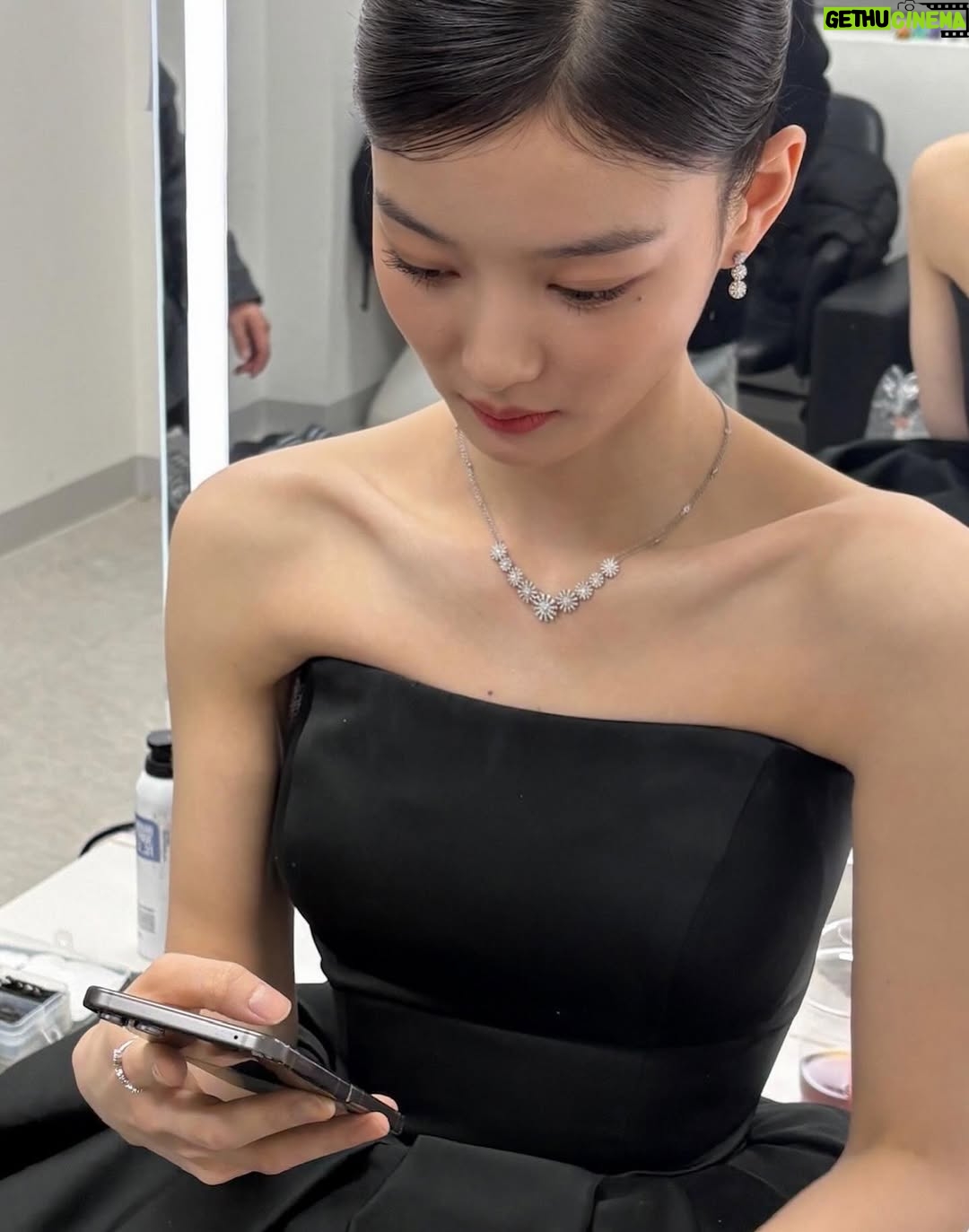 Kim You-jung - 4.1 Million Likes - 