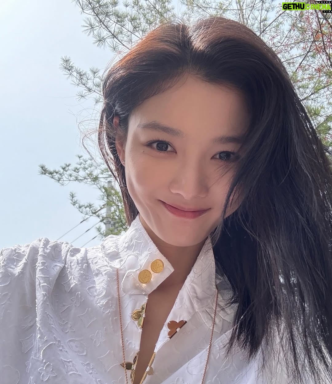 Kim You-jung - 3.2 Million Likes - 