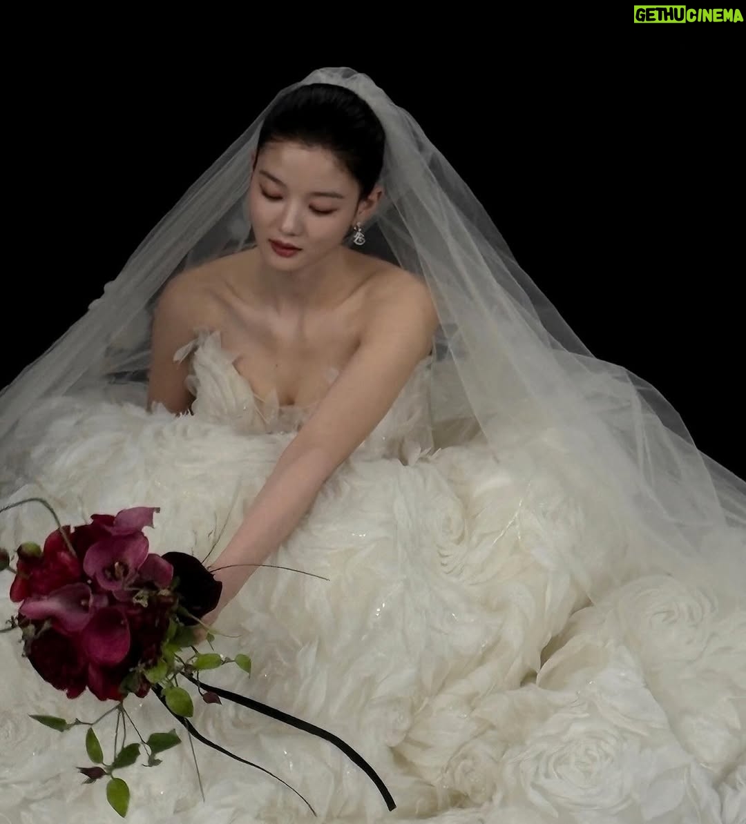 Kim You-jung - 2.5 Million Likes - 
