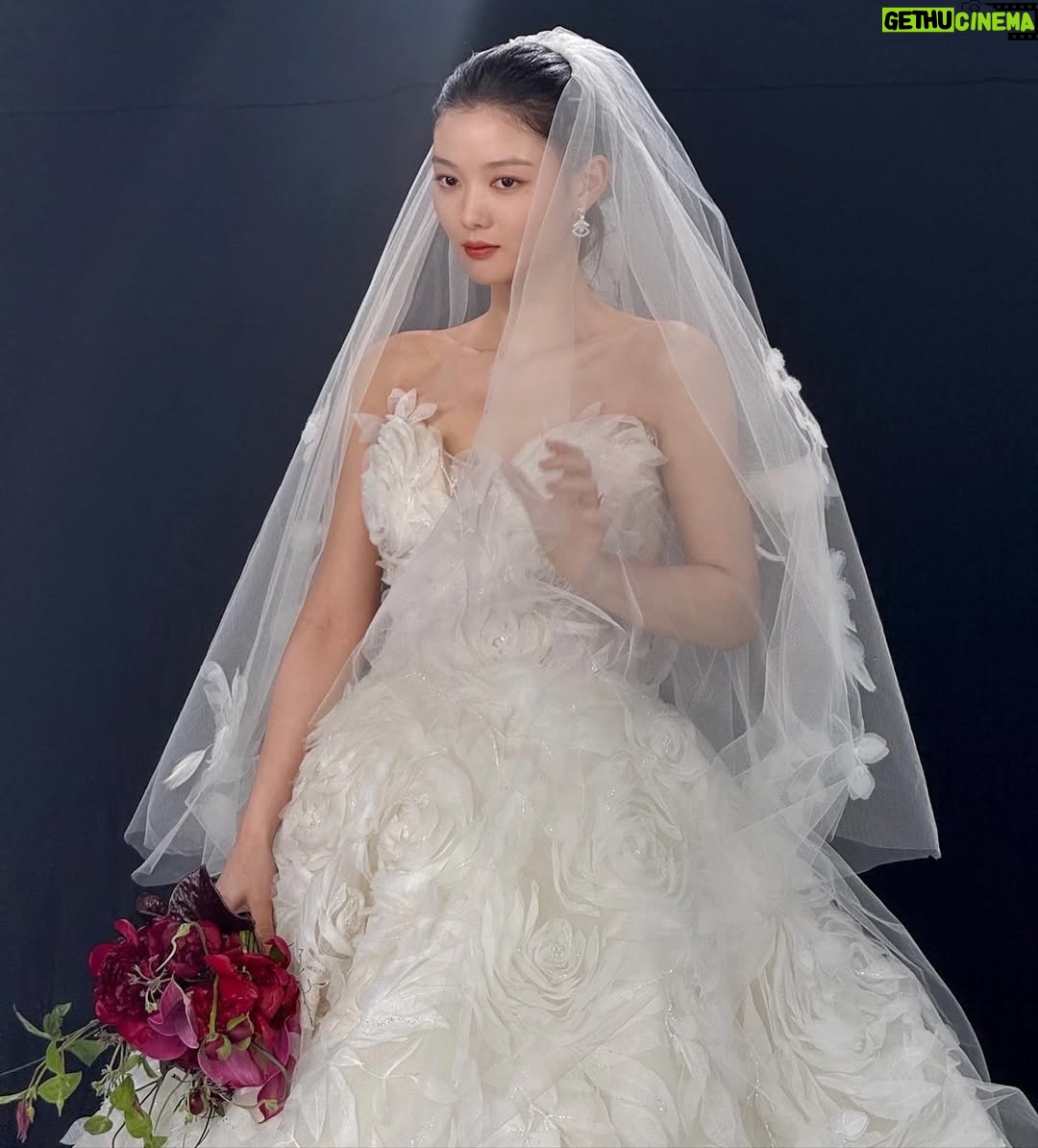 Kim You-jung - 2.5 Million Likes - 