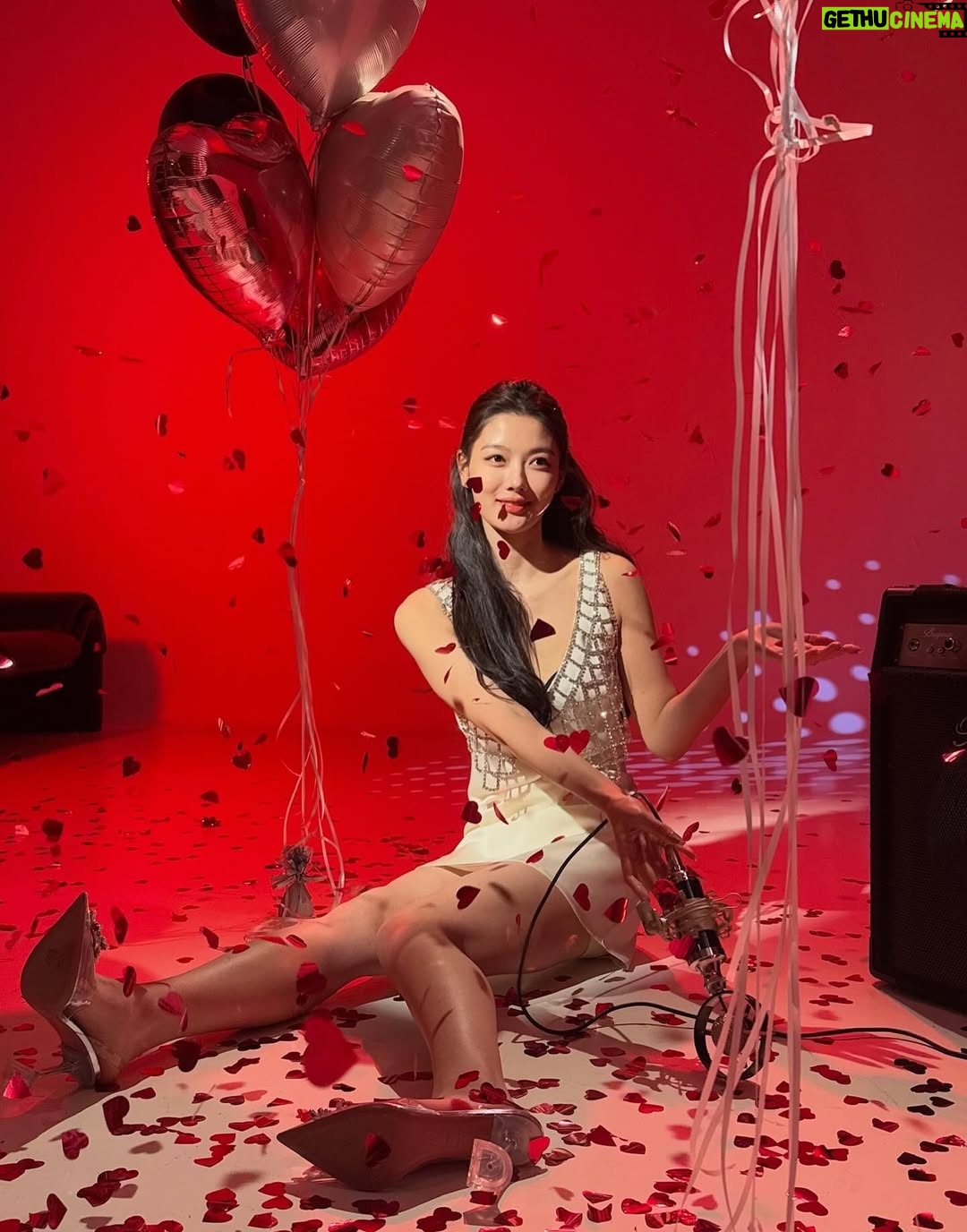 Kim You-jung - 4.1 Million Likes - 