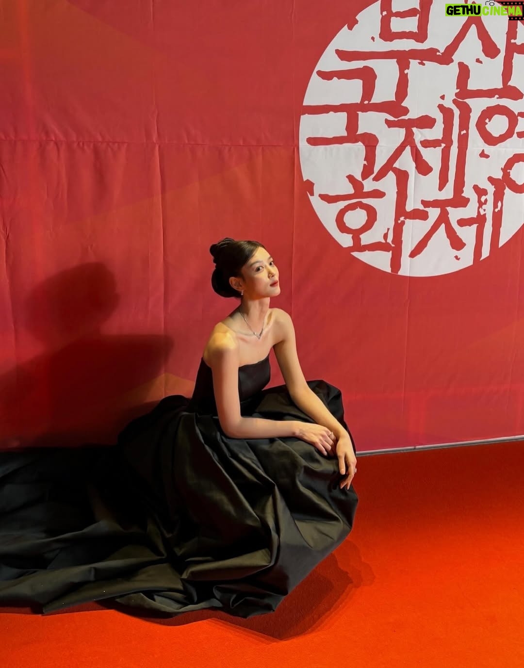 Kim You-jung - 4.1 Million Likes - 