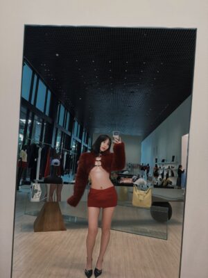 Kimberley Chen Instagram - 越難越愛🇻🇳