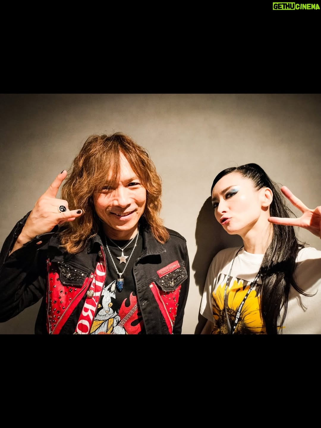 Kiyoshi - 13.3K Likes - B'z presents UNITE #02

w/ HEESEY-san
from THE YELLOW MONKEY

📸1&2: 2025.6.21
📸3&4: 2015.1.24
📸5: 2012.5.27
