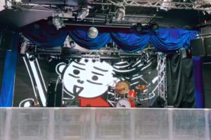 Kiyoshi Instagram - Once again—TOUR 7 ENCORE   EX is officially a wrap! Huge thanks to everyone who came out!! To be honest, the past few months have been really tough for me personally. But every time I saw your faces at the shows, all of that just got blown away. You saved me more than you know. Thank youuuu 😌
The final show in Yokohama felt pretty special, thanks to the amazing staff at the venue! And Kiyo-chan (my original character), you're too funny 😂

＜SHOP INFO＞
New merch drops today at 5:00 PM (JST)
Don’t miss it! 🔥

Kiyo-T "K THE BADASS"
Kiyo Cans (Set of 2)
Tote Bag (with badge)
Mini Towel (with badge)

🛒: https://kiyoshi.theshop.jp