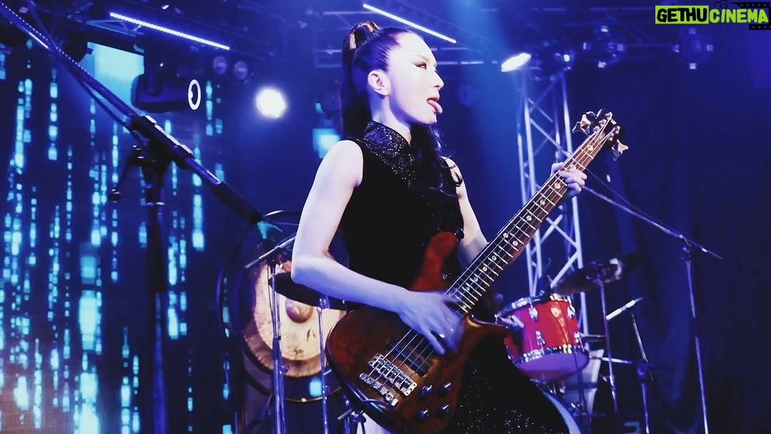 Kiyoshi - 13.8K Likes - I'm back on YouTube! Sorry for the long break. New live video is up! Go check it out 🤩
🎬 Kiyoshi - Glorious Days [Live]
https://youtu.be/TGwDPGAtmfE