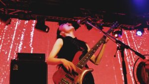 Kiyoshi Instagram - This ending is so sick ⚡️ The key goes up a half-step near the end, so the riff is super tricky to play…
Open-string-heavy riffs? Totally brutal when the key goes up a half-step… I’m struggling here, lol
For the recording, I cheated a bit and tuned the bass up a half-step 😌

🎬 Kiyoshi - Merry-Go-Round
Watch the full video on YouTube:
https://youtu.be/XrfX0m0hOHw