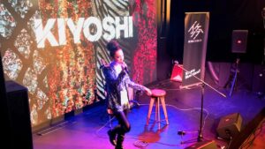 Kiyoshi Instagram - Is there a rule that I have to show up with karaoke at my own birthday show? š
The moment that intro kicked in, the whole room went, "...seriously?" ā and I loved it š Exactly the reaction I was hoping for.
Sometimes events at music stores can feel a bit formal, so I wanted to break the ice right from the start.
Everyone was smiling and having fun ā it turned into such a wonderful night! āØ
šµ: Shizuka Kudo ā Doukoku (Karaoke Cover by Kiyoshi)
š¬: Ikeshibu, 2025.11.7