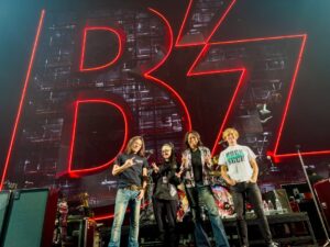 Kiyoshi Instagram - B'z LIVE-GYM 2025 -FYOP-
Final show at Kyocera Dome Osaka DONE!!
The entire tour is officially complete!!

To B'z — Matsumoto-san, Inaba-san,
to the band — Shane-san, YT-san, Ken-san,
to all the amazing staff,
to everyone who came to the shows,
and to everyone who supported us —

THANK YOU SO MUCH!!

It all went by way too fast and I already miss it, but I'm truly happy that the journey isn't over yet.
See you next year!!

#Bz #FYOP