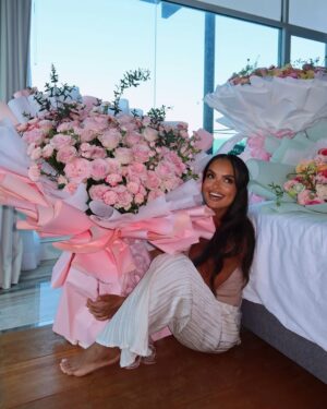 Klaudia El Dursi Instagram - Birthday Girl 🌸
Plan był taki żeby dzień minął cicho, niepostrzeżenie. Nie mało być tortów ani prezentów. Bliscy mieli jednak inne plany. DZIĘKUJĘ 🤍