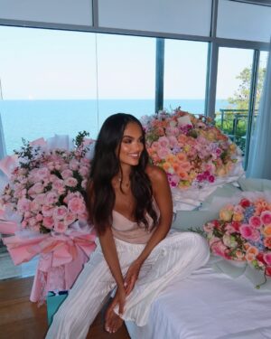 Klaudia El Dursi Instagram - Birthday Girl 🌸
Plan był taki żeby dzień minął cicho, niepostrzeżenie. Nie mało być tortów ani prezentów. Bliscy mieli jednak inne plany. DZIĘKUJĘ 🤍