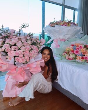 Klaudia El Dursi Instagram - Birthday Girl 🌸
Plan był taki żeby dzień minął cicho, niepostrzeżenie. Nie mało być tortów ani prezentów. Bliscy mieli jednak inne plany. DZIĘKUJĘ 🤍