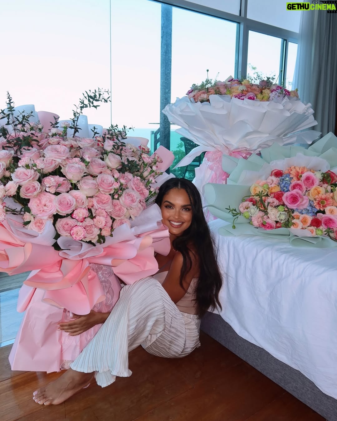Klaudia El Dursi - 89.6K Likes - Birthday Girl 🌸
Plan był taki żeby dzień minął cicho, niepostrzeżenie. Nie mało być tortów ani prezentów. Bliscy mieli jednak inne plany. DZIĘKUJĘ 🤍