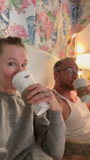 Kristen Bell Instagram - Your regular ole BTS nonsense for your viewing pleasure #goldenglobes

Glam team
@simonesiegl 
@stephrives 
@nicolechavezstyle 
@taniawhittier 
@nailartbyqueenie