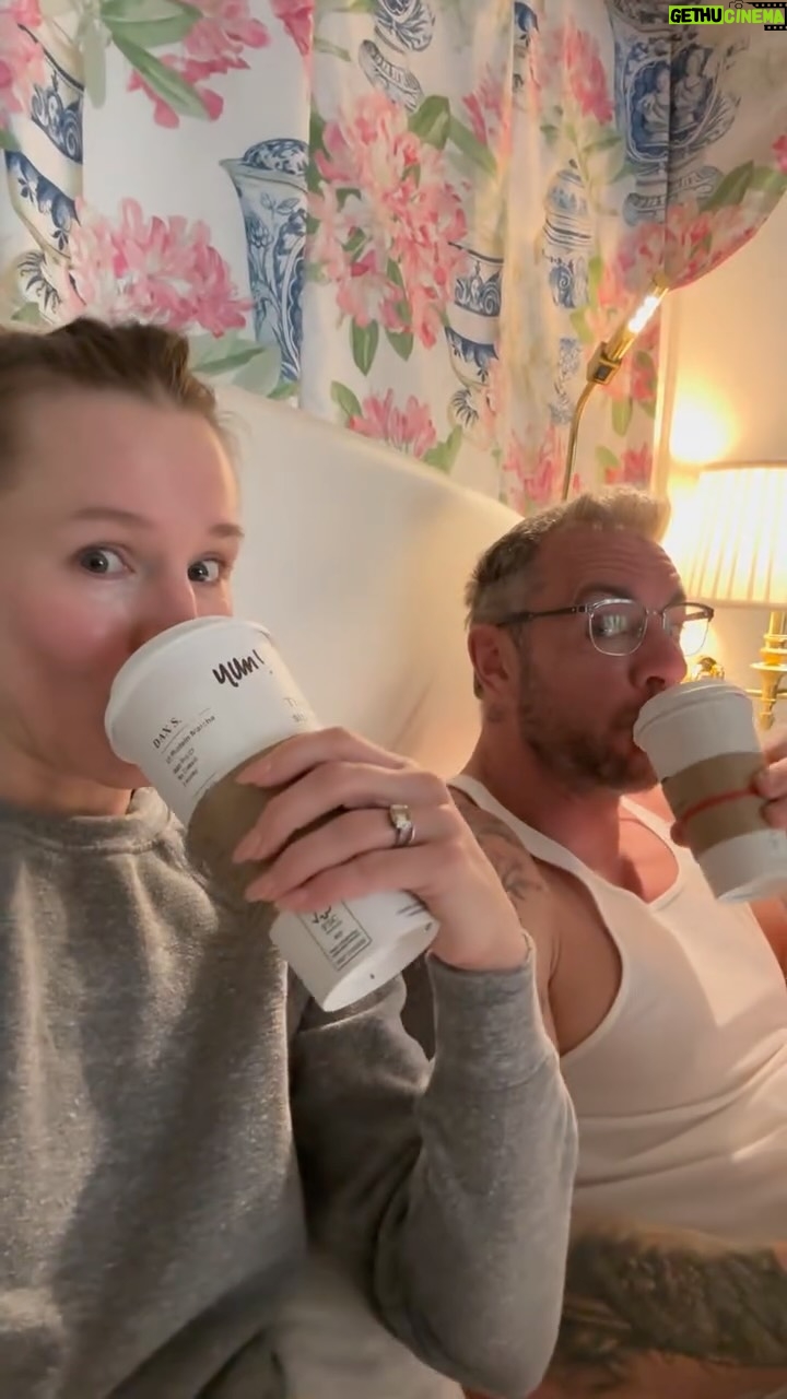 Kristen Bell - 501.2K Likes - Your regular ole BTS nonsense for your viewing pleasure #goldenglobes

Glam team
@simonesiegl 
@stephrives 
@nicolechavezstyle 
@taniawhittier 
@nailartbyqueenie