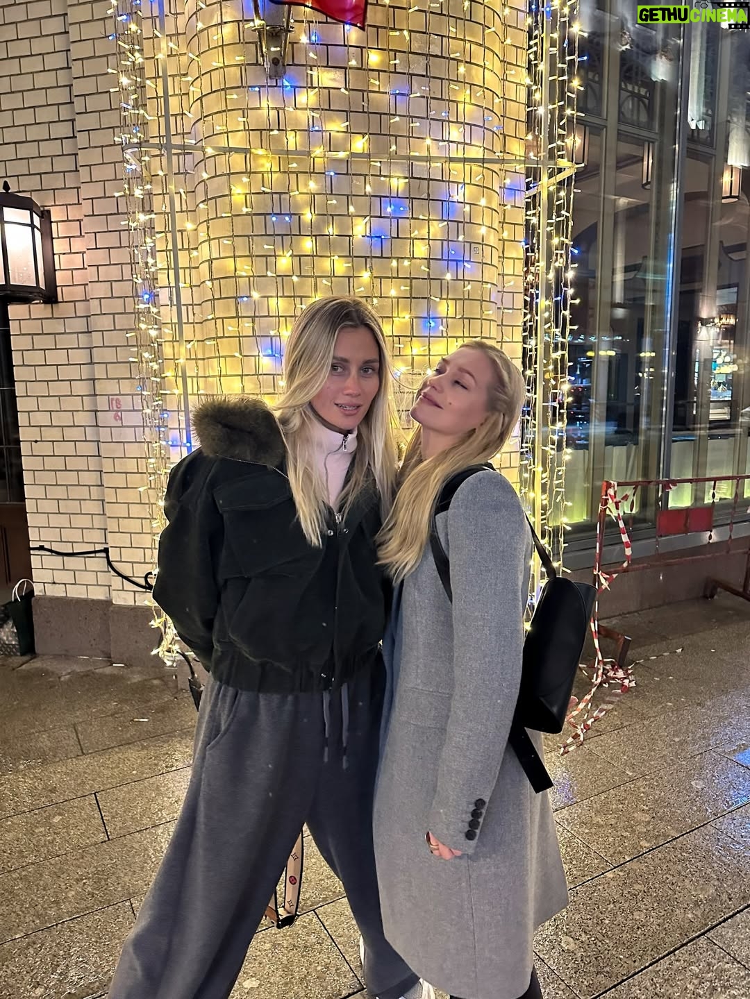 Kristina Asmus - 103.7K Likes - Сны Гарика про температуре 40