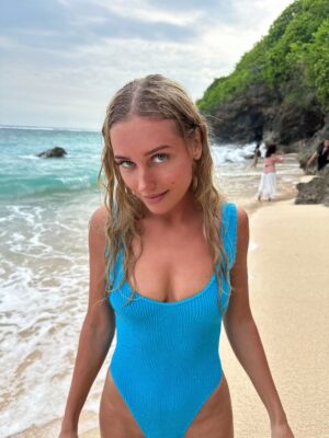 Kristina Asmus Instagram - На случай, если вы вдруг забыли как я там выгляжу на Бали