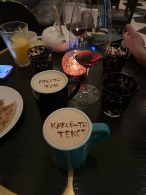 Kristina Asmus Instagram - Сны Гарика про температуре 40
