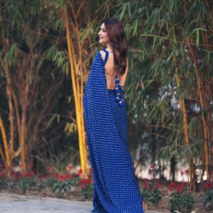 Kriti Kharbanda Instagram - #sundayblues :) 

.
.
.

Make up @heemaadattaani 
Photography @kartikkher 
Wearing @anjanabohra_official @dipublicrelations
Styled by @gaurvivdesai @nupur_p
Earrings @tribebyamrapali
Ring@ahsiambydulari @ascend.rohank
Handstack @@ishhaara
@ascend.rohank