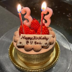 Kyary Pamyu Pamyu Instagram - 33歳になりました！ぞろめちゃん👀👀👀
みなさんたくさんのお祝いをありがとうございます🎂

Level33は15周年イヤーでもありますので、より一層頑張ってまいります！これからもよろしくね