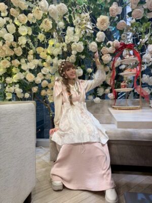 Kyary Pamyu Pamyu Instagram - Afternoon Tea Party
~Kyary’s Birthday ~3♡3
ありがとうございました！
みんなとゆっくりお茶しながらお話しできて本当に楽しかった〜！！！

実は3部ぜんぶ衣装もヘアメイクも違ったんだよ〜！またやろうね🫖良かったら感想も教えてね