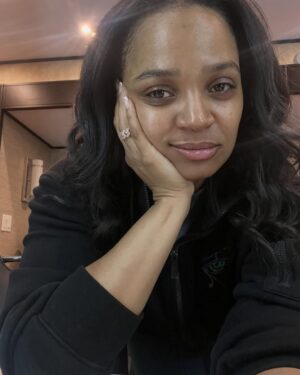 Kyla Pratt Instagram - I love getting all dolled up but if you know me you know…..
One thing i will do….. is wash my face asap 😩😂

Taking care of my skin is so important to me. I feel my best with a fresh face. 

Tag your favorite skin products below. 

#skin #skincare #Skincareroutine #face
