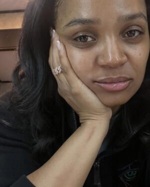 Kyla Pratt Instagram - I love getting all dolled up but if you know me you know…..
One thing i will do….. is wash my face asap 😩😂

Taking care of my skin is so important to me. I feel my best with a fresh face. 

Tag your favorite skin products below. 

#skin #skincare #Skincareroutine #face