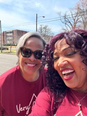 Kym Whitley Instagram - 100 years celebration #alphabeta100years 
DeltaSigmaThetaSororityInc FISK UNIVERSITY 💙💛 we had a ball, I love my sorors! There was even an AKA and  a Kappa the group! The President of Fisk University, Dr. Walter Clark she’s about her business and is always fly! #AOML ❤️🫶🏽🔺