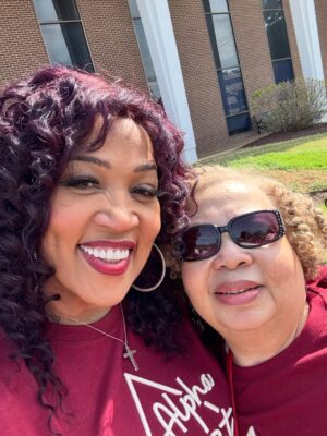 Kym Whitley Instagram - 100 years celebration #alphabeta100years 
DeltaSigmaThetaSororityInc FISK UNIVERSITY 💙💛 we had a ball, I love my sorors! There was even an AKA and  a Kappa the group! The President of Fisk University, Dr. Walter Clark she’s about her business and is always fly! #AOML ❤️🫶🏽🔺