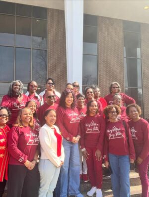 Kym Whitley Instagram - 100 years celebration #alphabeta100years 
DeltaSigmaThetaSororityInc FISK UNIVERSITY 💙💛 we had a ball, I love my sorors! There was even an AKA and  a Kappa the group! The President of Fisk University, Dr. Walter Clark she’s about her business and is always fly! #AOML ❤️🫶🏽🔺