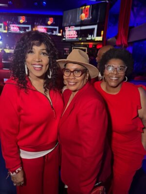Kym Whitley Instagram - 100 years celebration #alphabeta100years 
DeltaSigmaThetaSororityInc FISK UNIVERSITY 💙💛 we had a ball, I love my sorors! There was even an AKA and  a Kappa the group! The President of Fisk University, Dr. Walter Clark she’s about her business and is always fly! #AOML ❤️🫶🏽🔺