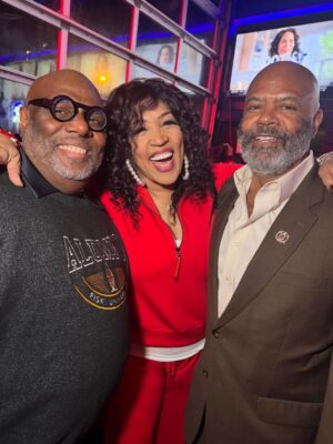 Kym Whitley Instagram - 100 years celebration #alphabeta100years 
DeltaSigmaThetaSororityInc FISK UNIVERSITY 💙💛 we had a ball, I love my sorors! There was even an AKA and  a Kappa the group! The President of Fisk University, Dr. Walter Clark she’s about her business and is always fly! #AOML ❤️🫶🏽🔺