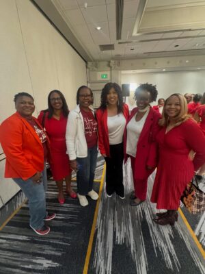 Kym Whitley Instagram - 100 years celebration #alphabeta100years 
DeltaSigmaThetaSororityInc FISK UNIVERSITY 💙💛 we had a ball, I love my sorors! There was even an AKA and  a Kappa the group! The President of Fisk University, Dr. Walter Clark she’s about her business and is always fly! #AOML ❤️🫶🏽🔺