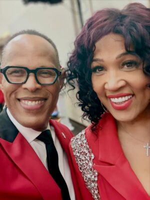Kym Whitley Instagram - 100 years celebration #alphabeta100years 
DeltaSigmaThetaSororityInc FISK UNIVERSITY 💙💛 we had a ball, I love my sorors! There was even an AKA and  a Kappa the group! The President of Fisk University, Dr. Walter Clark she’s about her business and is always fly! #AOML ❤️🫶🏽🔺