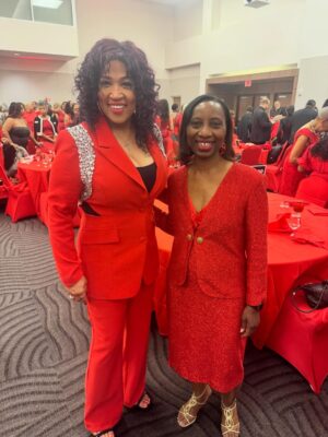Kym Whitley Instagram - 100 years celebration #alphabeta100years 
DeltaSigmaThetaSororityInc FISK UNIVERSITY 💙💛 we had a ball, I love my sorors! There was even an AKA and  a Kappa the group! The President of Fisk University, Dr. Walter Clark she’s about her business and is always fly! #AOML ❤️🫶🏽🔺