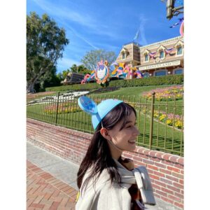 Kyoko Yoshine Instagram - なんと、行けました、
カリフォルニアディズニー😭❤️

楽しすぎました...😭❤️

ミッキーにも会えました...😭❤️

頂いたキングジョージを1日連れ回しました🦫❤️

ありがとうございました....😭❤️

🦫🦎🚀🥥🪵🥔❤️

#カリフォルニアディズニー