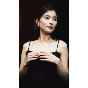 Kyoko Yoshine Instagram - 「第50回エランドール賞」

頂きました。
本当にありがとうございます。
これまでの出会いに感謝しながら
これからも一つ一つのお仕事に精一杯向き合い
精進していきます。

和久井さんが来てくださいました🥲♡
嬉しかったぁ！！！
ありがとうございました💐

改めて、いつも応援してくださる皆様、
支えてくださる関係者の皆様、
本当にありがとうございます！

昨年お世話になった方にたくさんお会いできて、
そしてたくさんおめでとうと言っていただけて
夢のような、ご褒美のような時間でした✨