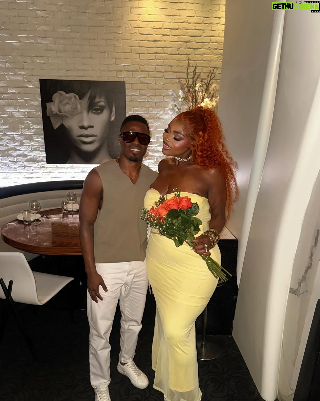 LU KALA - 4.4K Likes - Happy bday to ME!!!🥳💕 I’m truly becoming the woman of my dreams & I love that for me🧡 24hrs in Toronto with my girls, and we had a time!!!🎈🎂🎉

The Glam?!!! Thank you @viktorpeters & @sslays__ 🥹💕