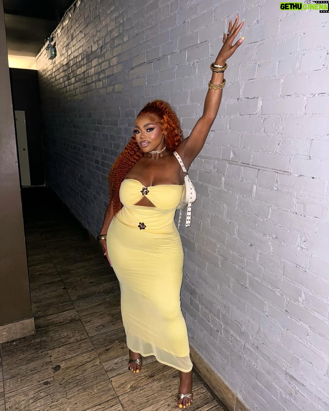 LU KALA - 4.4K Likes - Happy bday to ME!!!🥳💕 I’m truly becoming the woman of my dreams & I love that for me🧡 24hrs in Toronto with my girls, and we had a time!!!🎈🎂🎉

The Glam?!!! Thank you @viktorpeters & @sslays__ 🥹💕