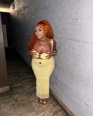 LU KALA Instagram - Happy bday to ME!!!🥳💕 I’m truly becoming the woman of my dreams & I love that for me🧡 24hrs in Toronto with my girls, and we had a time!!!🎈🎂🎉

The Glam?!!! Thank you @viktorpeters & @sslays__ 🥹💕