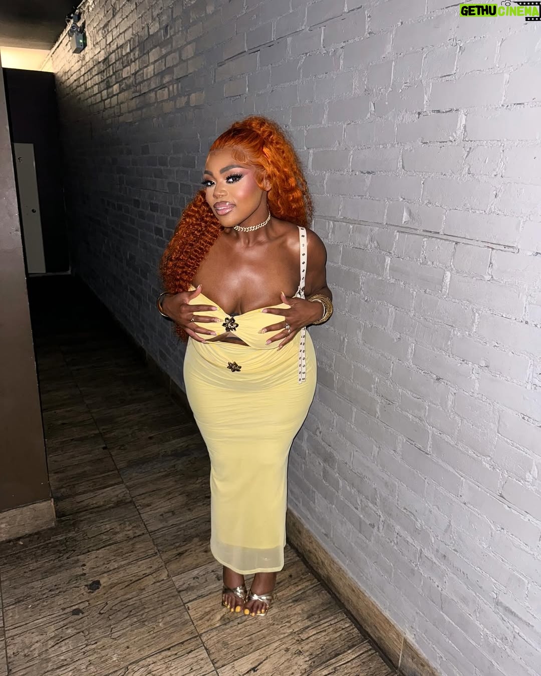 LU KALA - 4.4K Likes - Happy bday to ME!!!🥳💕 I’m truly becoming the woman of my dreams & I love that for me🧡 24hrs in Toronto with my girls, and we had a time!!!🎈🎂🎉

The Glam?!!! Thank you @viktorpeters & @sslays__ 🥹💕