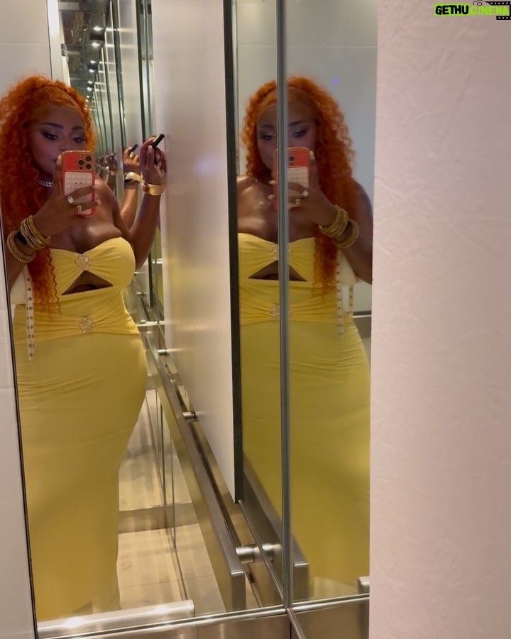 LU KALA - 4.4K Likes - Happy bday to ME!!!🥳💕 I’m truly becoming the woman of my dreams & I love that for me🧡 24hrs in Toronto with my girls, and we had a time!!!🎈🎂🎉

The Glam?!!! Thank you @viktorpeters & @sslays__ 🥹💕