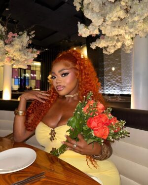 LU KALA Instagram - Happy bday to ME!!!🥳💕 I’m truly becoming the woman of my dreams & I love that for me🧡 24hrs in Toronto with my girls, and we had a time!!!🎈🎂🎉

The Glam?!!! Thank you @viktorpeters & @sslays__ 🥹💕