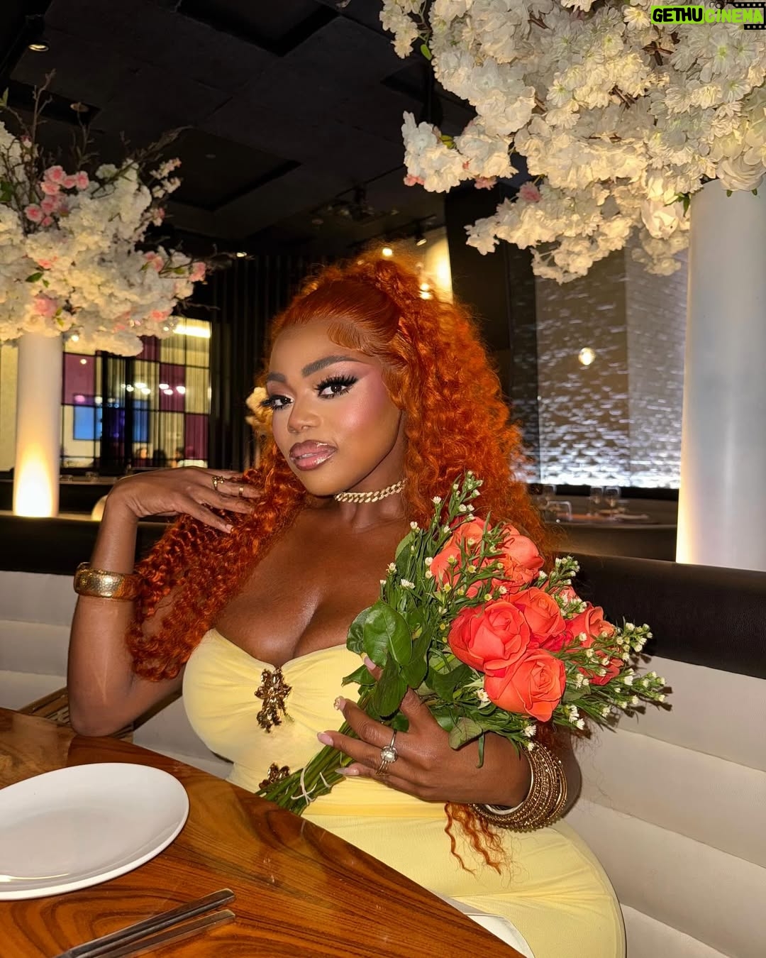 LU KALA - 4.4K Likes - Happy bday to ME!!!🥳💕 I’m truly becoming the woman of my dreams & I love that for me🧡 24hrs in Toronto with my girls, and we had a time!!!🎈🎂🎉

The Glam?!!! Thank you @viktorpeters & @sslays__ 🥹💕