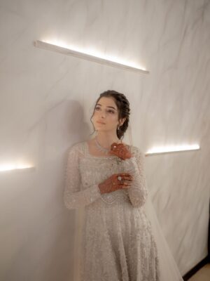 Laiba Khan Instagram - I found a love ❤️Alhamdulillah 
💄 @hooram_noor_salon
👗 @mysiebytahira by @stylebykiranraza 
💎 @divine_jewels.official
Groom’s Dress @zasonsofficial
Venue @thecorumbanquet
📷 @abdulsamadzia 
Managed by The One @0fficialmahnoorkhan & @trickytechagency