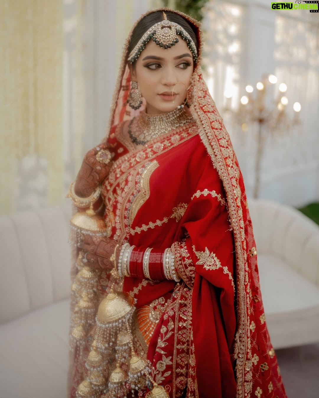 Laiba Khan - 432.9K Likes - @laibaakhanofficial smiling during her ruksati is the most beautiful thing ever. 🤍❤️