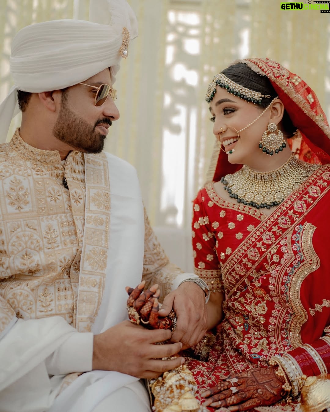 Laiba Khan - 432.9K Likes - @laibaakhanofficial smiling during her ruksati is the most beautiful thing ever. 🤍❤️