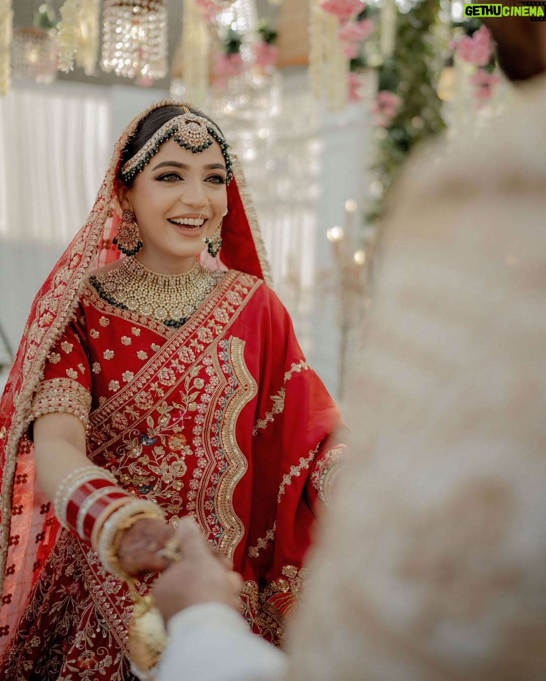 Laiba Khan - 432.9K Likes - @laibaakhanofficial smiling during her ruksati is the most beautiful thing ever. 🤍❤️
