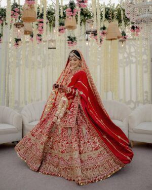Laiba Khan Instagram - @laibaakhanofficial smiling during her ruksati is the most beautiful thing ever. 🤍❤️